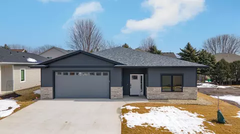 712 Maple Pl, Northfield, MN 55057