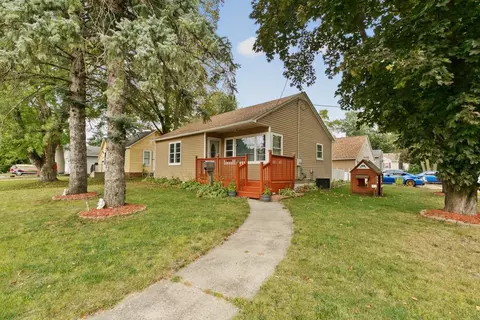 913 5th St SE, Waseca, MN 56093