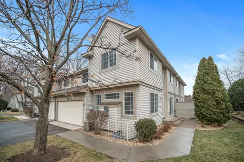 1042 Lovell Ave W, Roseville, MN 55113
