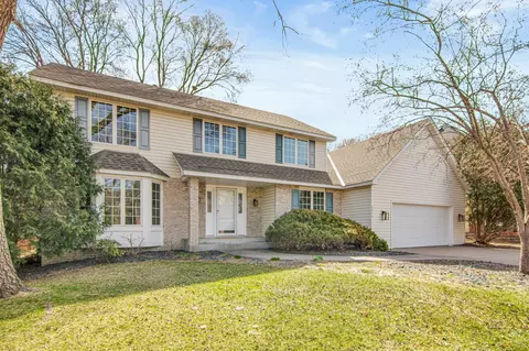 5954 Parkwood Dr, Shoreview, MN 55126