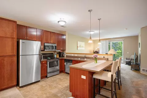 1070 Grandview Ct NE #200, Columbia Heights, MN 55421