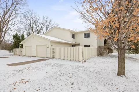 884 Monterey Dr, Shoreview, MN 55126