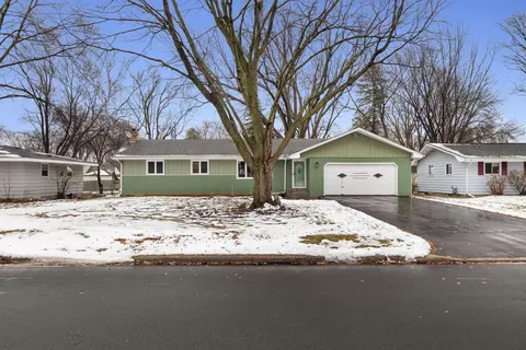639 10th Ave NW, New Brighton, MN 55112