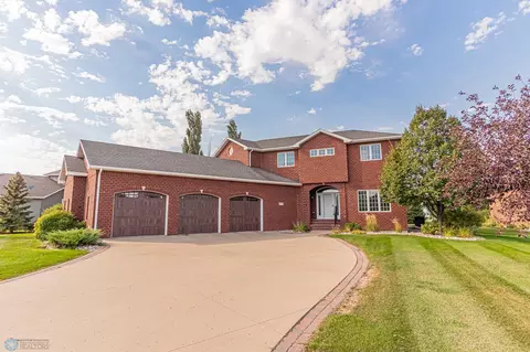 2075 Rose Creek Blvd S, Fargo, ND 58104