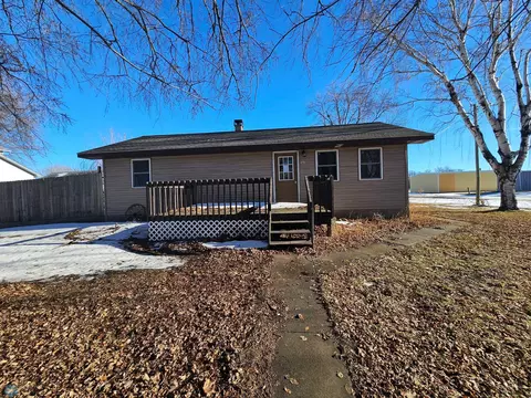 302 Bonzer St, Mantador, ND 58058