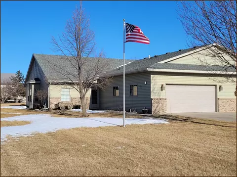 2904 9th Ave SE, Willmar, MN 56201