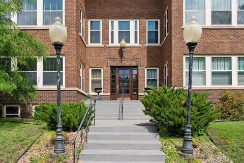 1925 Dupont Ave S #B, Minneapolis, MN 55403