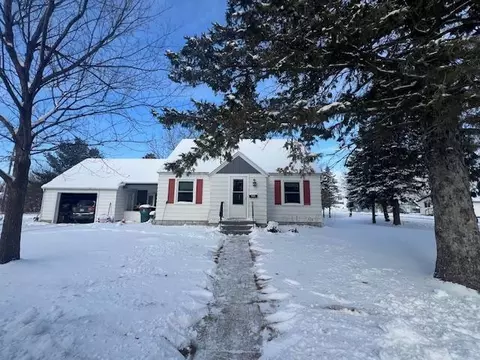 303 Dakota Ave SW, Staples, MN 56479