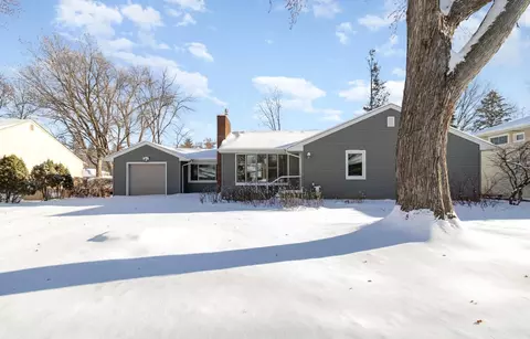 2000 Beacon St, Roseville, MN 55113