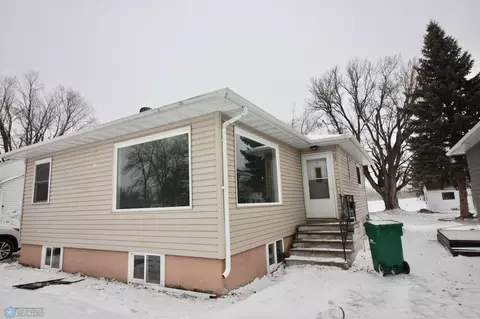 73 4th Ave N, Wahpeton, ND 58075
