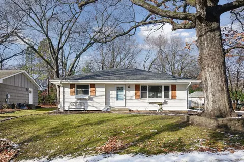 10 Pearl St, Excelsior, MN 55331 photo 2