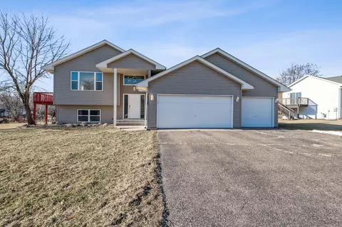 28328 Lakeside Trl, Lindstrom, MN 55045