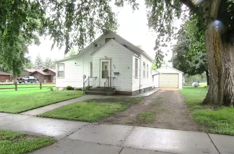 335 E Thielke Ave, Appleton, MN 56208