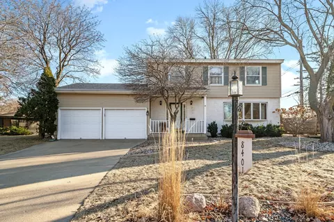 8401 Zenith Rd, Bloomington, MN 55431