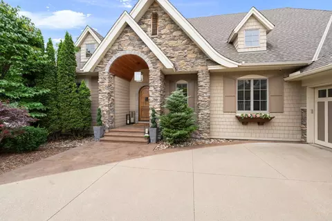 9530 Sky Ln, Eden Prairie, MN 55347