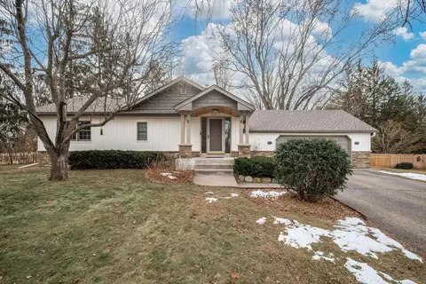 861 Park Place Dr, West Saint Paul, MN 55118