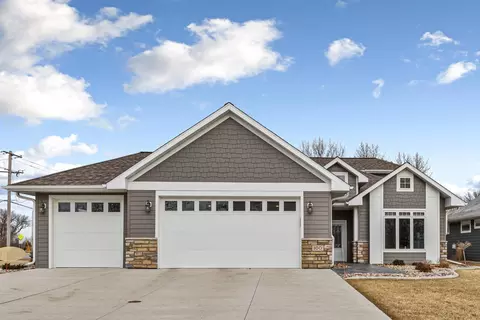100 Viking Ct, Mankato, MN 56001