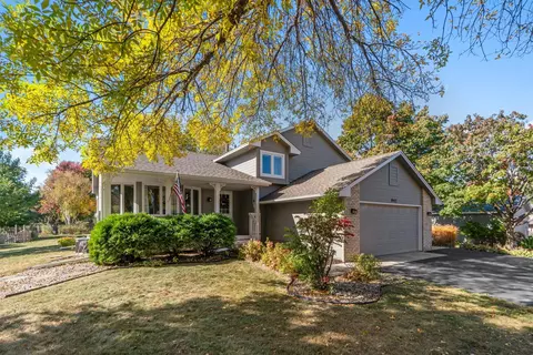 941 Saddlebrook Trl, Chanhassen, MN 55317