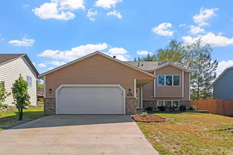 1884 Bear Path Trl, Eagan, MN 55122