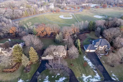 8 Blue Jay Ln, North Oaks, MN 55127