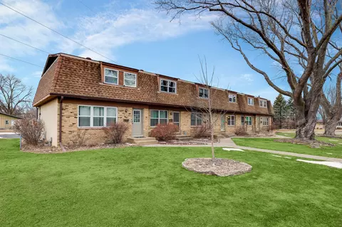 606 Jackson St S, Shakopee, MN 55379