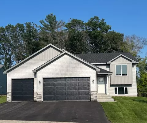 6013 Fuller Cir, Wyoming, MN 55092