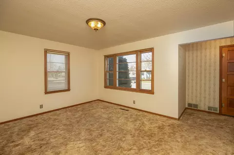2016 E Oakland Ave, Austin, MN 55912 photo 4