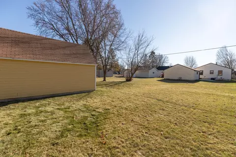 2016 E Oakland Ave, Austin, MN 55912 photo 29