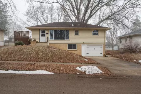 2423 25th St NW, Rochester, MN 55901
