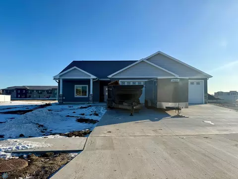 4840 39th St S, Fargo, ND 58104