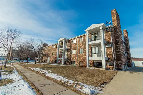 331 Prairiewood Cir S #101, Fargo, ND 58103