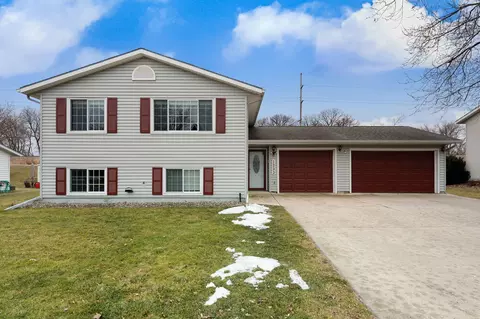 1233 12th Street Cir SE, Waseca, MN 56093