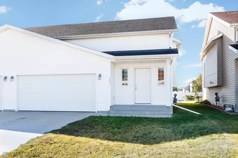 1255 37th Ave S, Moorhead, MN 56560