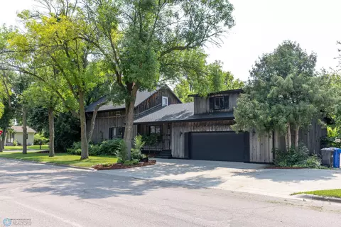 701 4th St SE, Barnesville, MN 56514