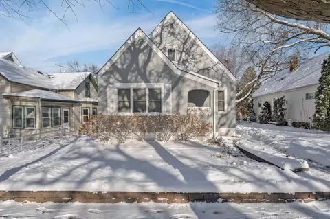1027 Conway St, Saint Paul, MN 55106