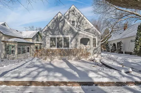 1027 Conway St, Saint Paul, MN 55106