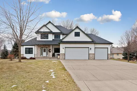 438 Woodhaven Cir, Mankato, MN 56001