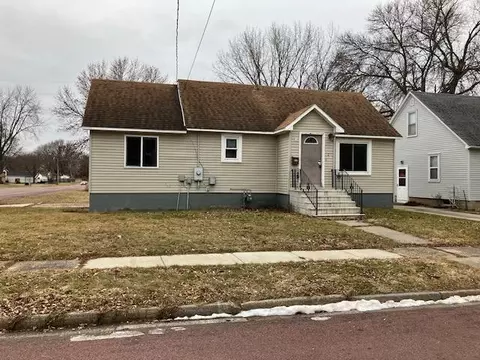 424 10th Ave SE, Waseca, MN 56093