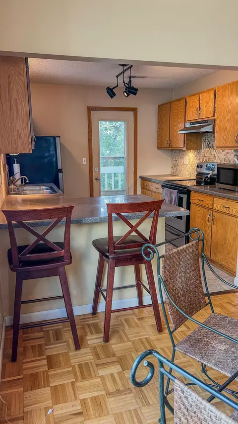 3058 Lake Shore Dr #B, Minneapolis, MN 55416