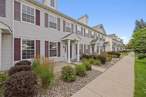 1686 Liberty Cir, Shakopee, MN 55379