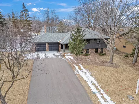 1486 Briarknoll Dr, Arden Hills, MN 55112