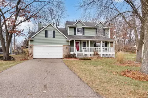 896 Moonlight Dr, Woodbury, MN 55125