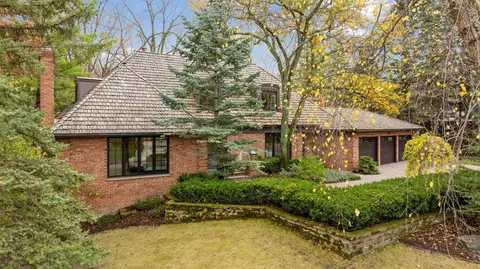 6601 Iroquois Trl, Edina, MN 55439