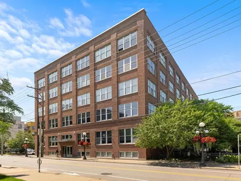 225 9th St E #309, Saint Paul, MN 55101