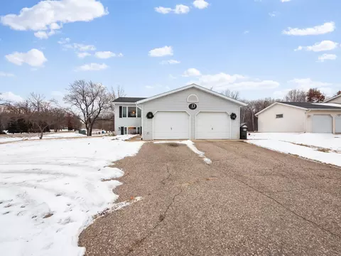 1314 Skyline Dr NE, Alexandria, MN 56308