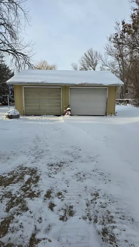 Exterior - 709 N 6th St, Marshall, MN 56258 photo 2 of 3