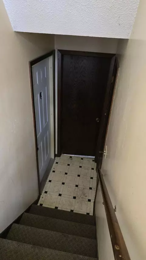 Entry Way - 709 N 6th St, Marshall, MN 56258 photo 2 of 3