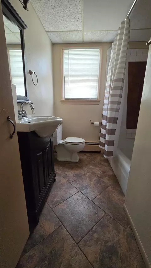 Bath - 709 N 6th St, Marshall, MN 56258 photo 1 of 2