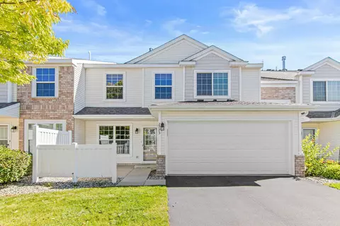 2775 Wagon Wheel Trl, Chaska, MN 55318