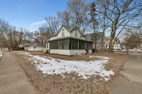 424 8th St SW, Willmar, MN 56201